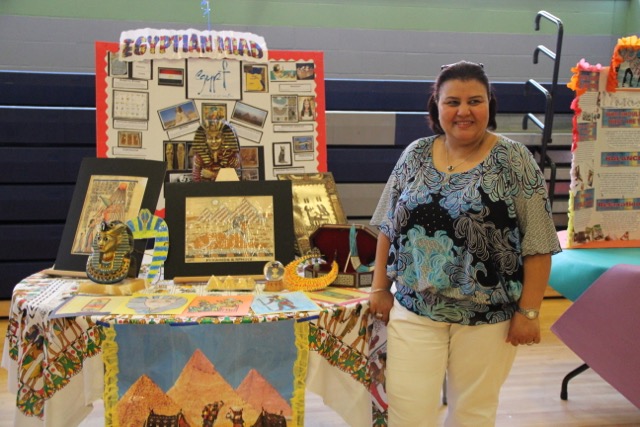 parent standing in front of Egyptian research presentation